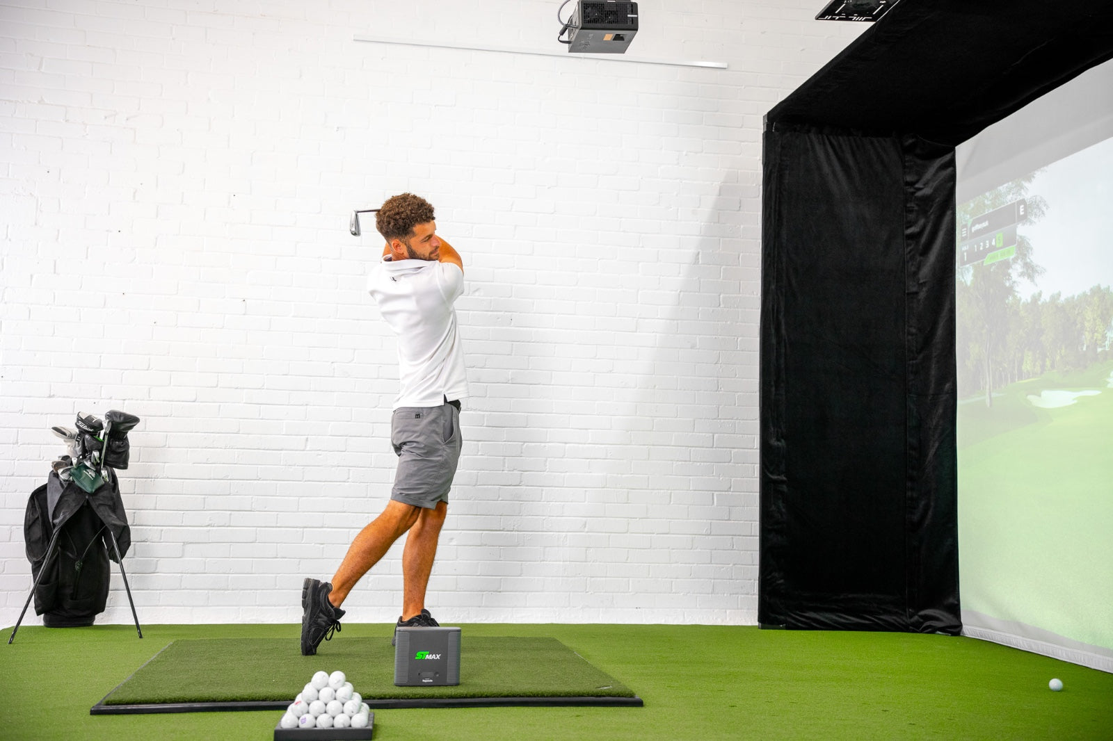 GolfBays Lux Golf-Simulator-Schlagkabine